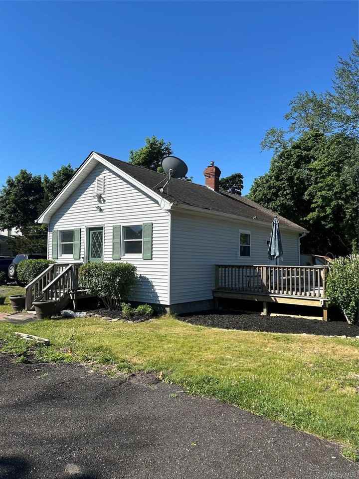 1572 Main Rd - Photo 2 of 7