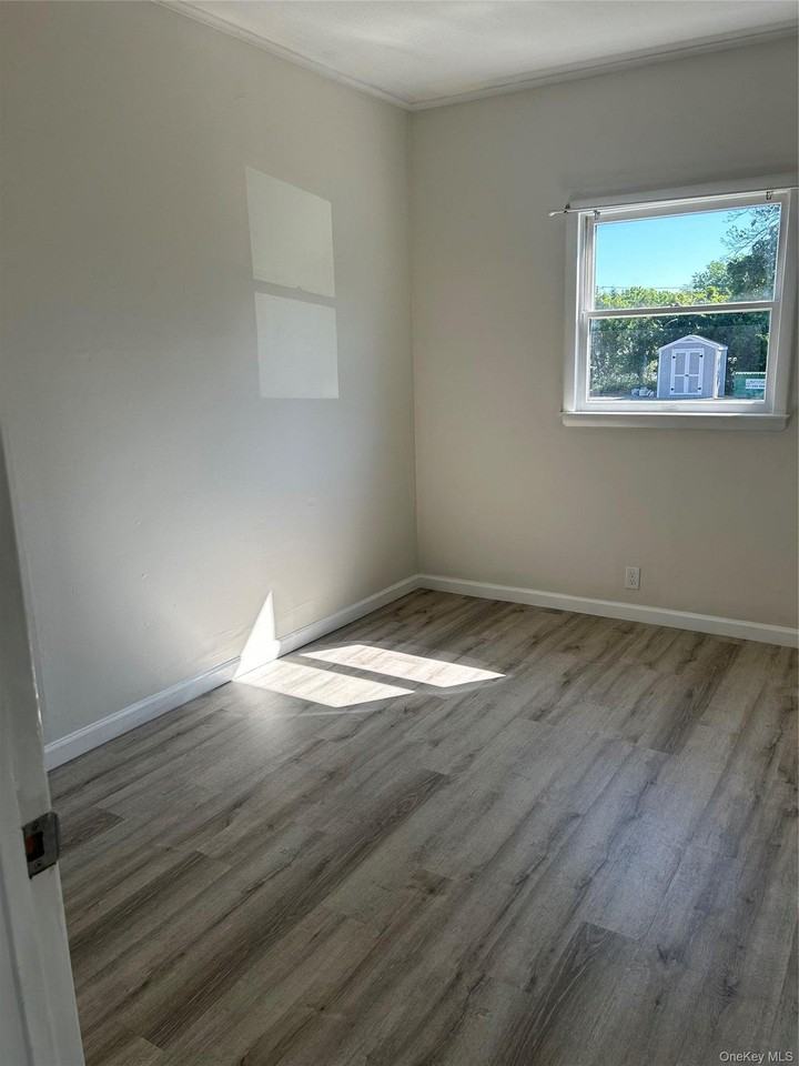 1572 Main Rd - Photo 4 of 7
