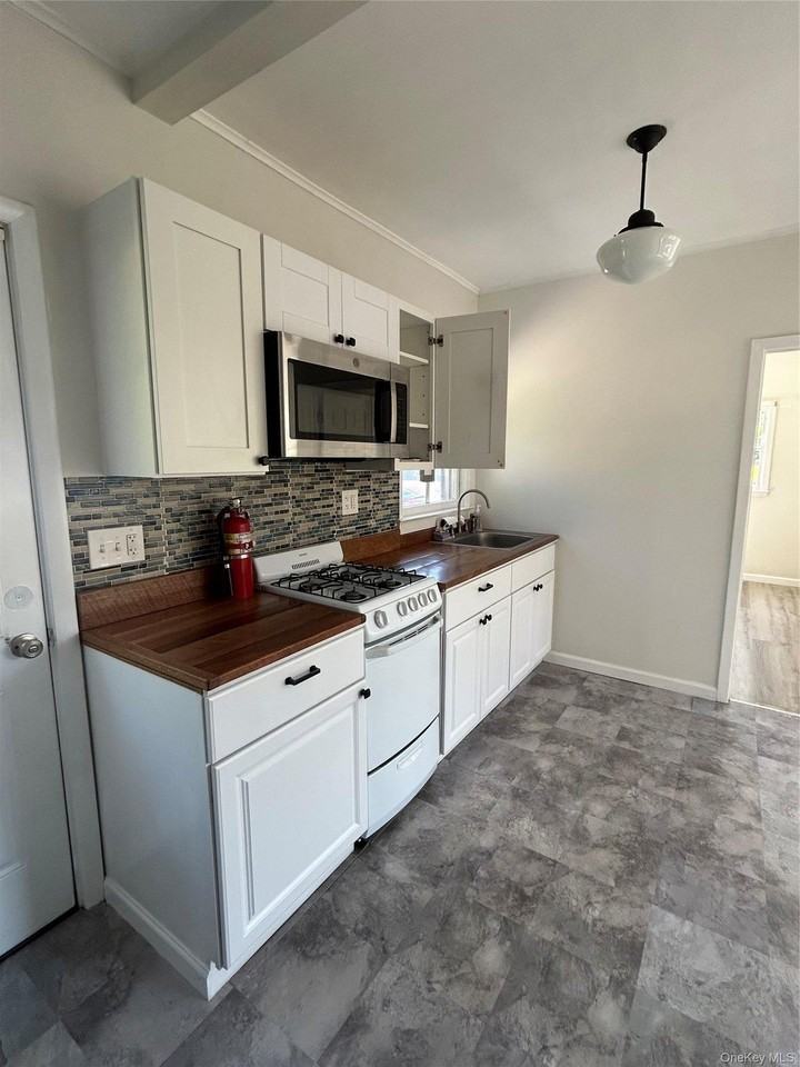 1572 Main Rd - Photo 6 of 7