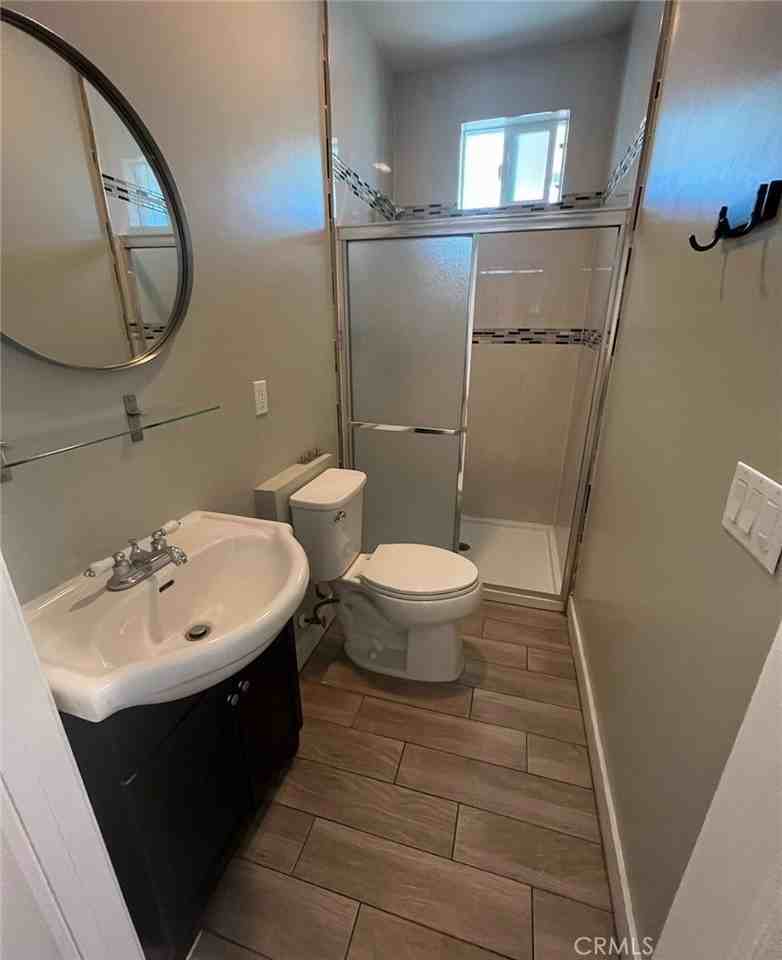 1224 W 35th St - Photo 3 of 8