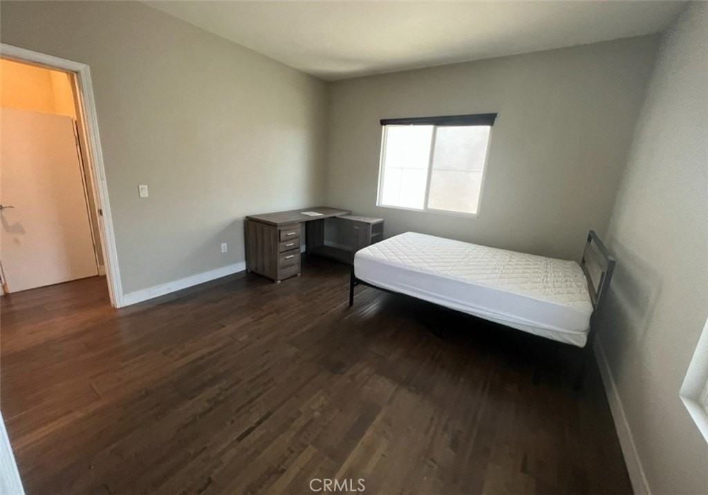 1224 W 35th St - Photo 4 of 8