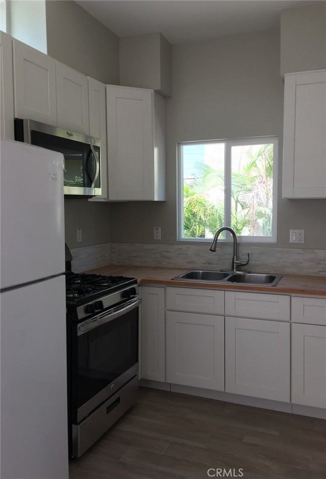 1224 W 35th St - Photo 6 of 8