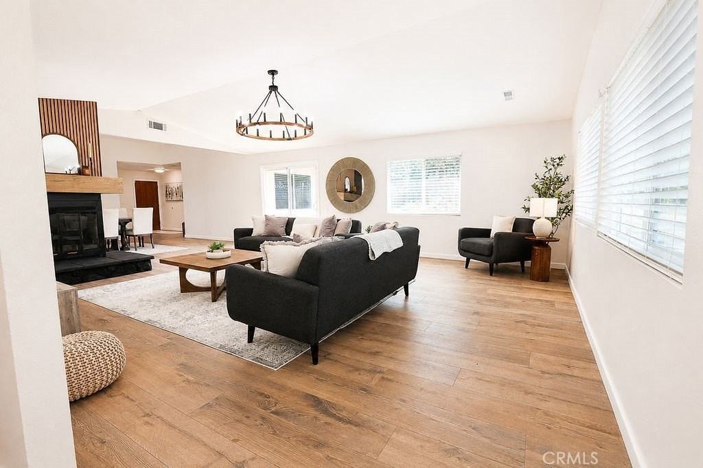 1404 Highridge St - Photo 5 of 27