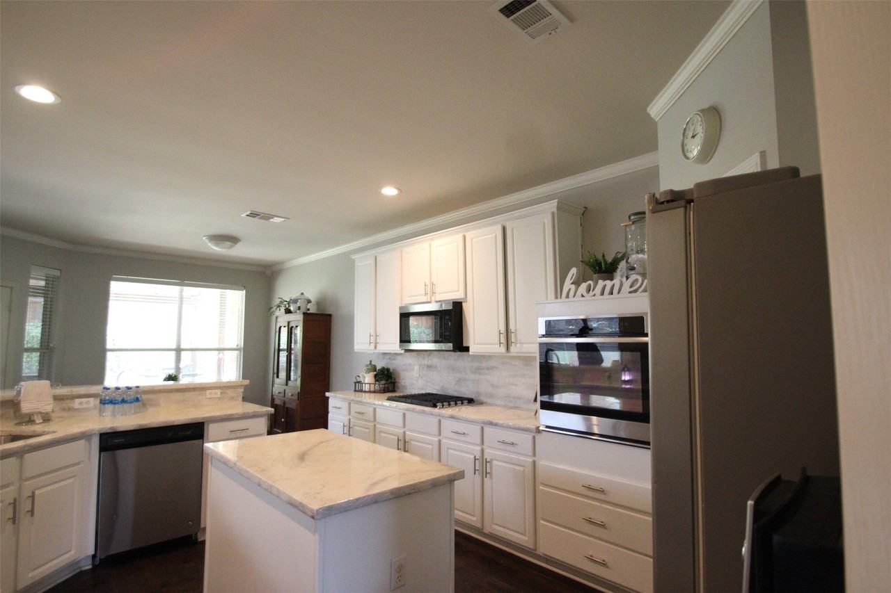 1716 Winding Hollow Ln - Photo 4 of 11