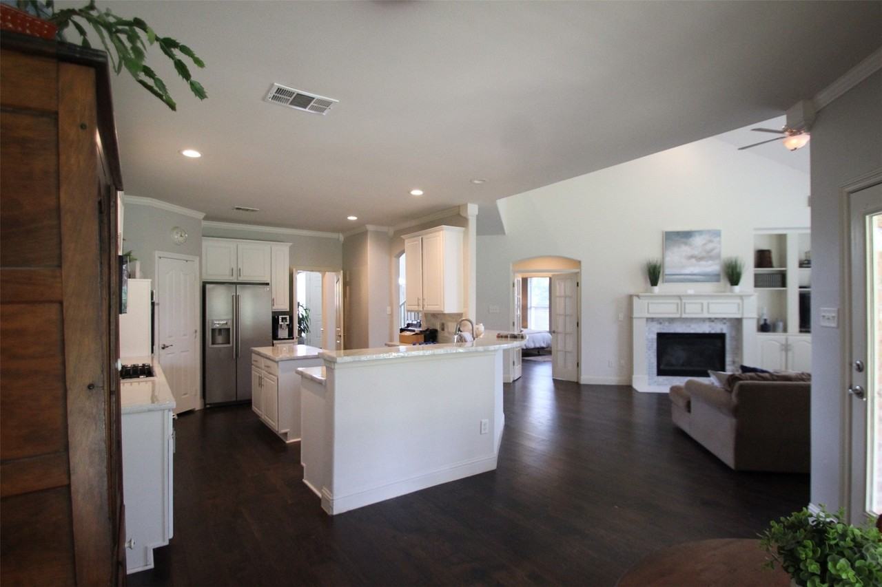 1716 Winding Hollow Ln - Photo 5 of 11