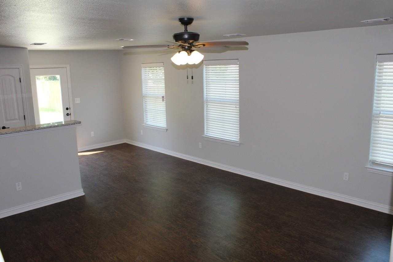 212 W Lake St - Photo 3 of 12