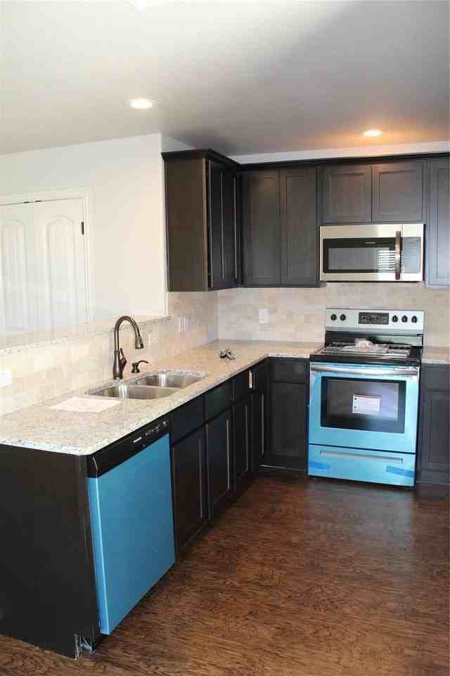212 W Lake St - Photo 6 of 12