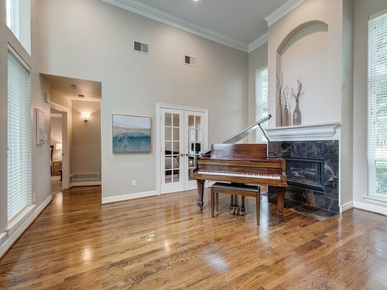 250 Glenrose Ct - Photo 4 of 38