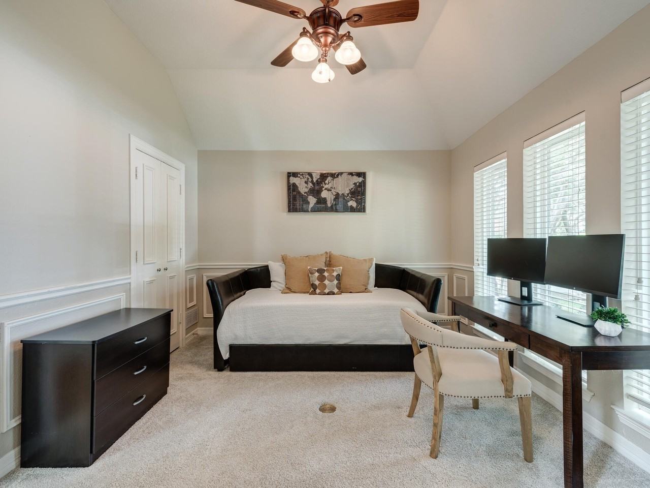 250 Glenrose Ct - Photo 6 of 38