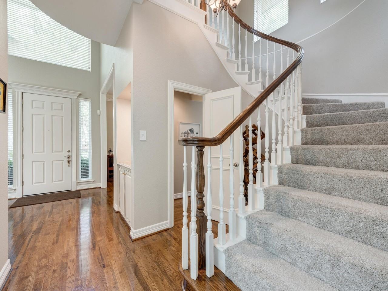 250 Glenrose Ct - Photo 7 of 38