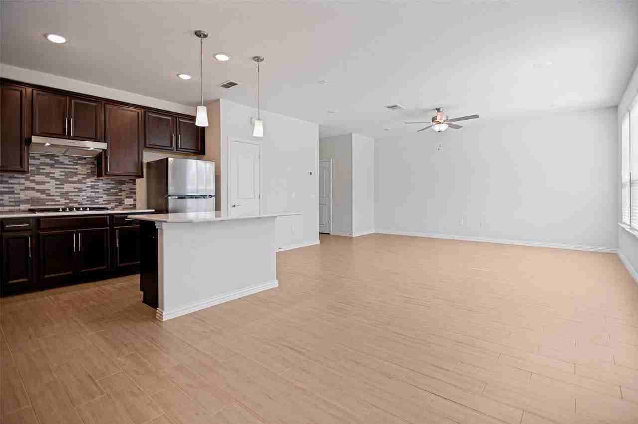 9927 Bates St - Photo 5 of 24