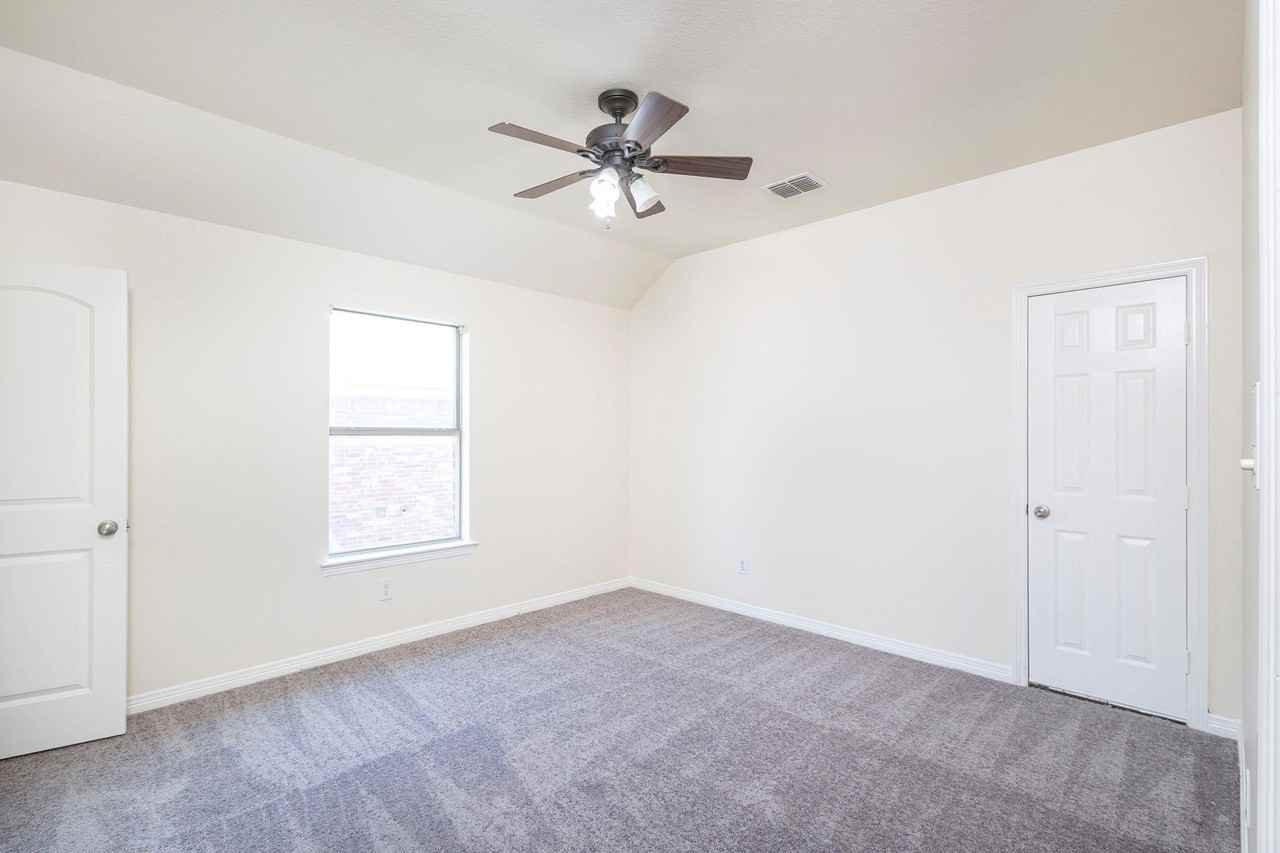 2905 Preston Ln - Photo 7 of 40