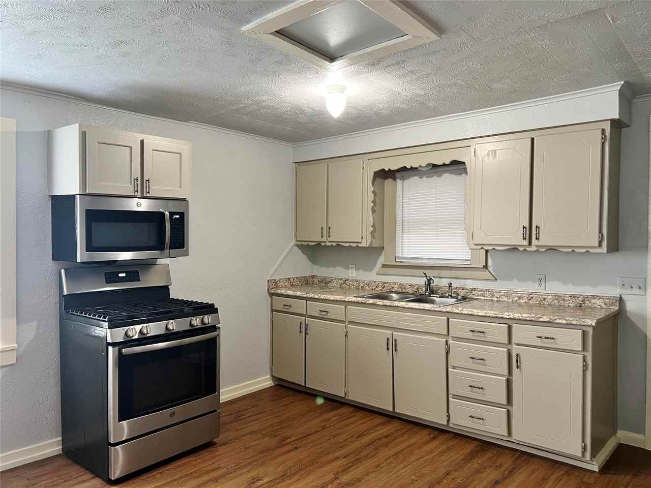 423 Dr Martin Luther King Jr Blvd - Photo 3 of 8