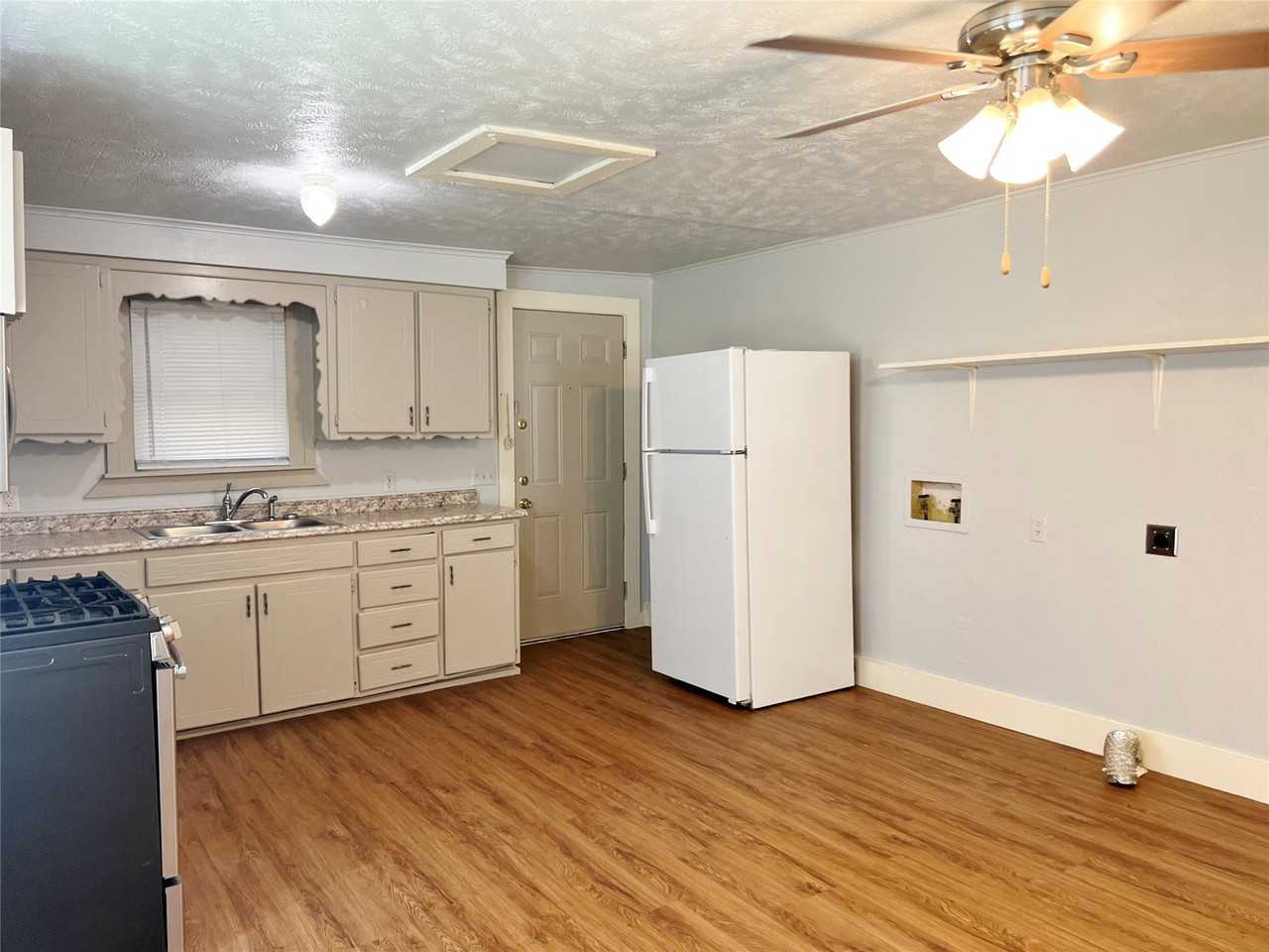 423 Dr Martin Luther King Jr Blvd - Photo 5 of 8