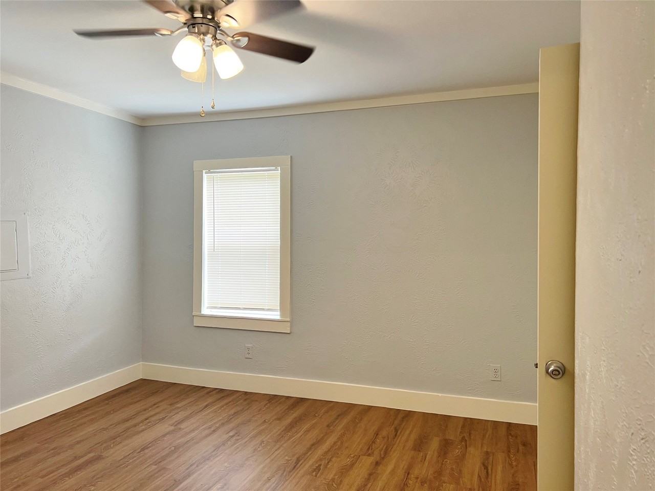 423 Dr Martin Luther King Jr Blvd - Photo 7 of 8