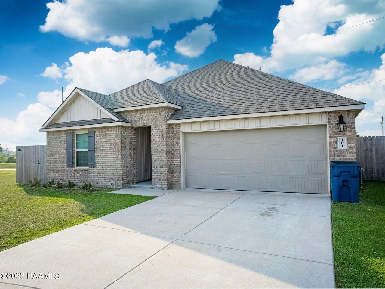 101 Eagle Lake Dr - Photo 2 of 32