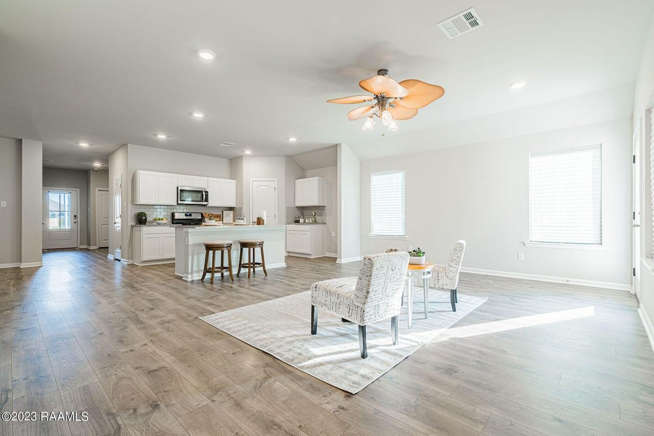 101 Eagle Lake Dr - Photo 4 of 32
