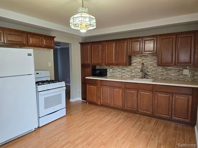 28741 Kathryn St - Photo 5 of 17