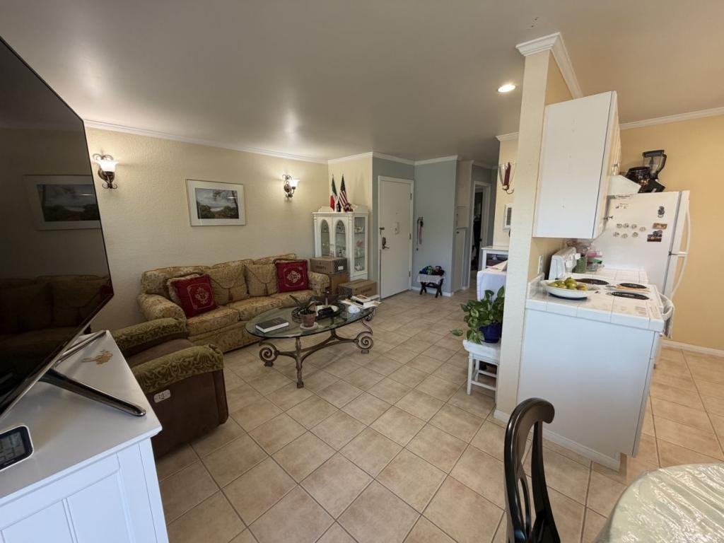 11177 Kelowna Rd - Photo 4 of 12