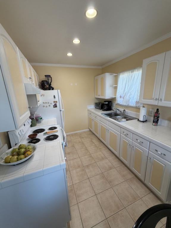 11177 Kelowna Rd - Photo 6 of 12