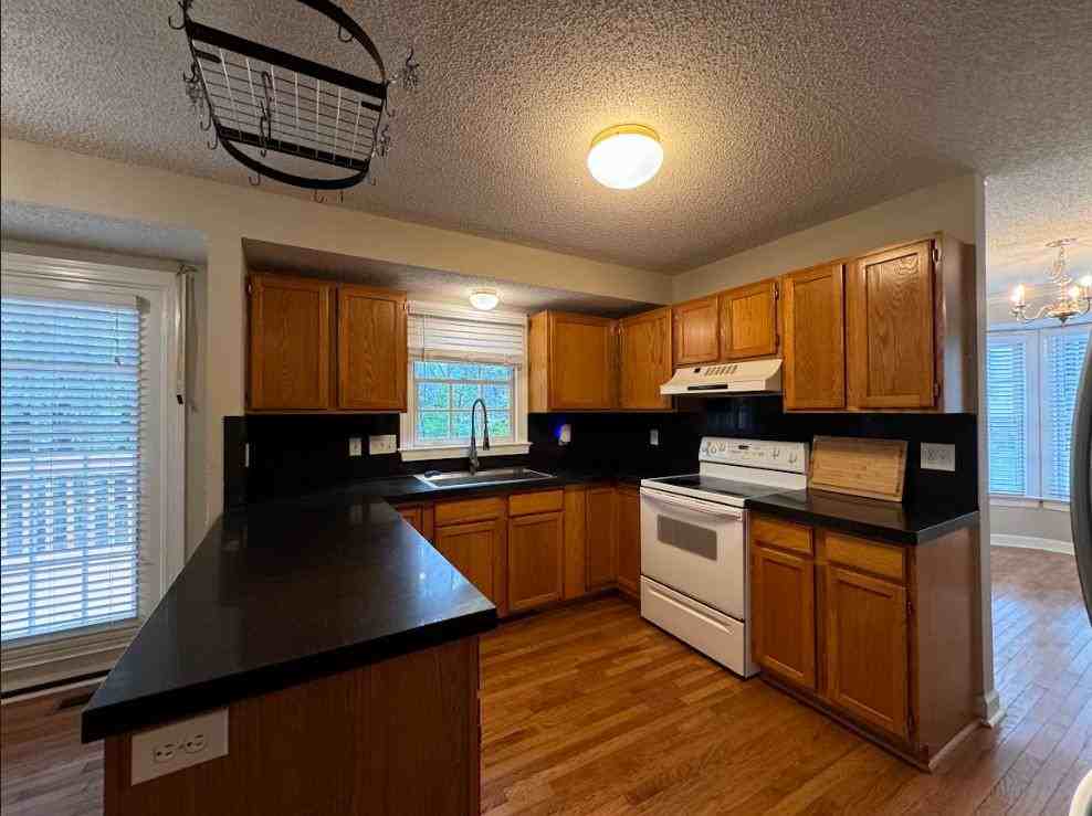 101 Queens Knoll Ct - Photo 5 of 27