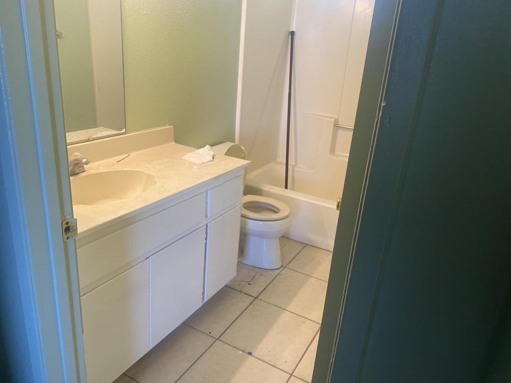9749 N Loop Blvd - Photo 5 of 5