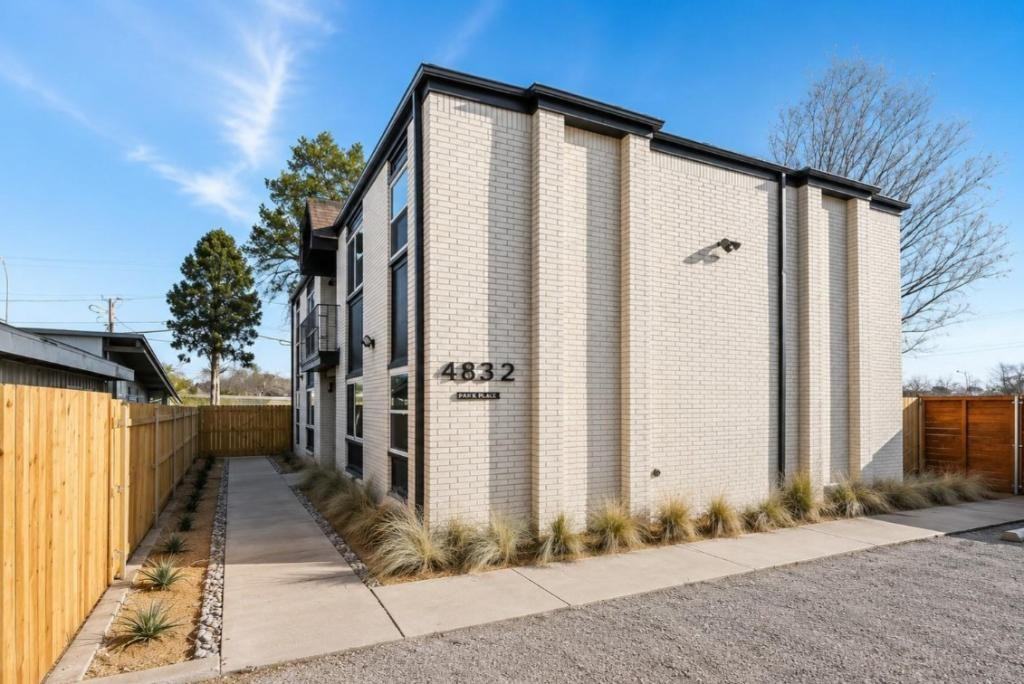 4832 Locke Ave - Photo 6 of 7