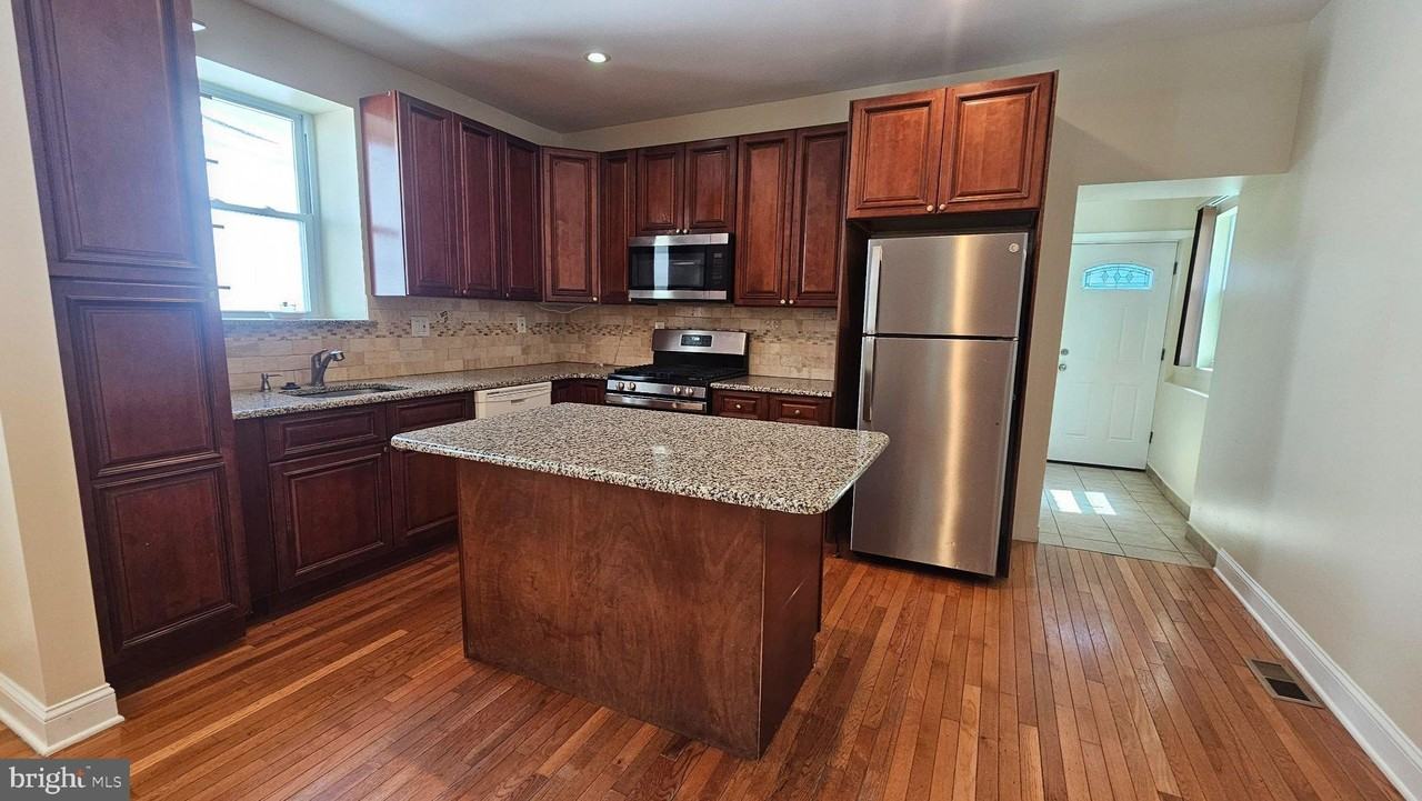130 Rockland Ave - Photo 4 of 28