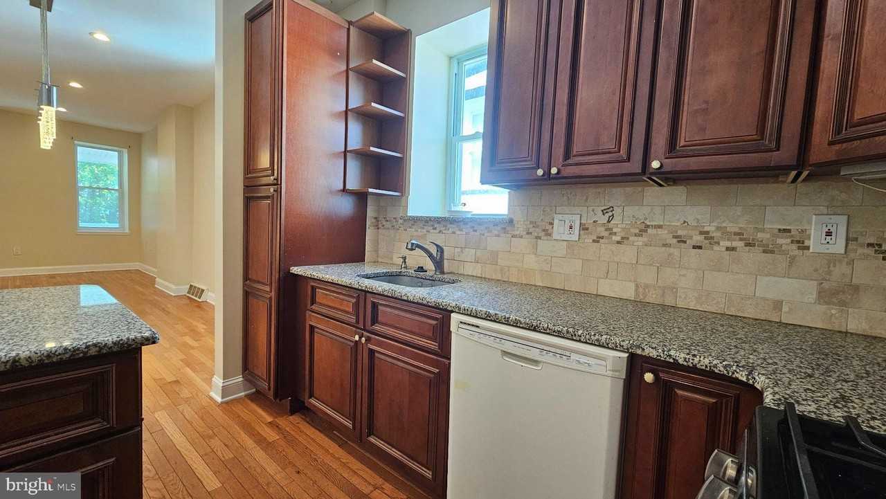130 Rockland Ave - Photo 6 of 28