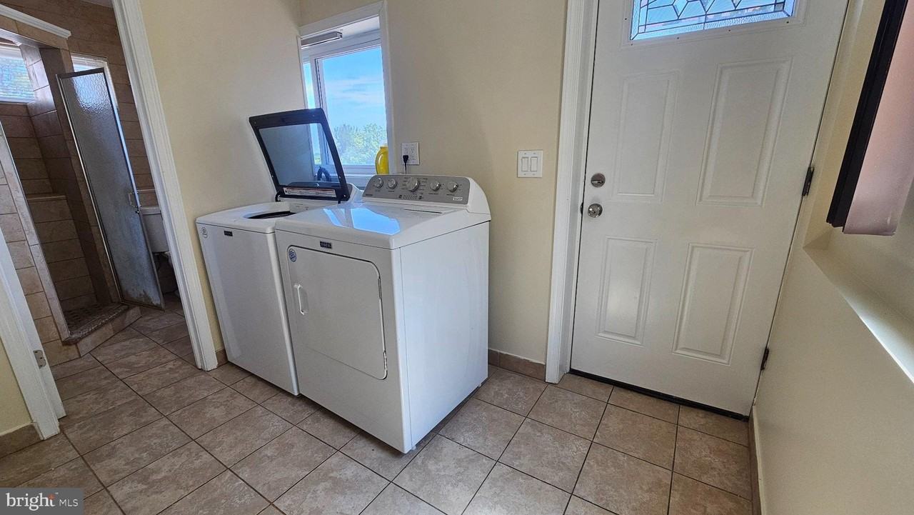 130 Rockland Ave - Photo 7 of 28