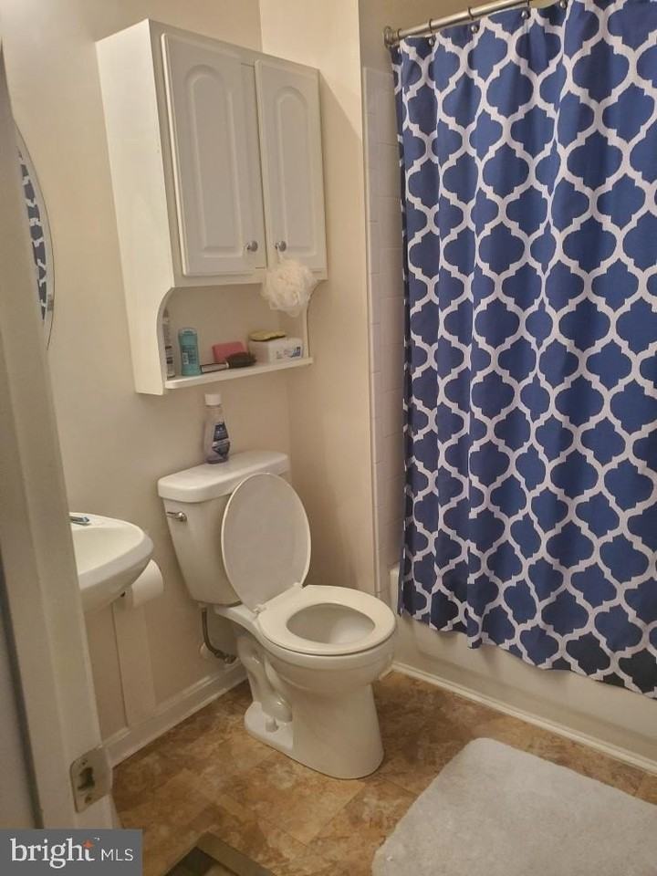 21785 Kelsey Sq - Photo 7 of 9