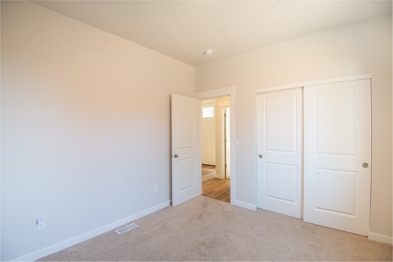 5175 Parkway Dr Ne - Photo 2 of 33