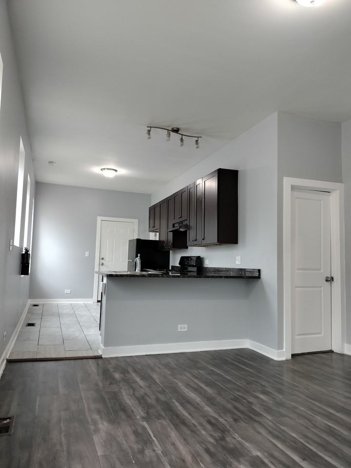 6501 S Justine St #1W - Photo 4 of 15