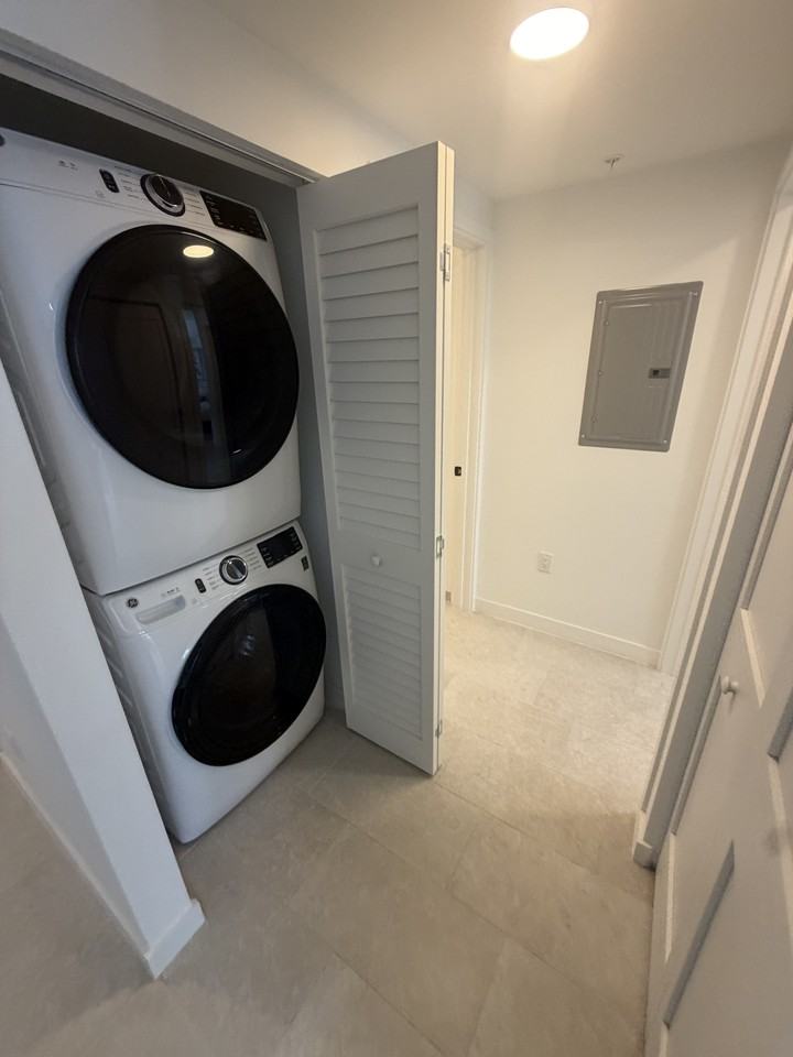 1661 Northwest 29th Court #A - Photo 6 of 13