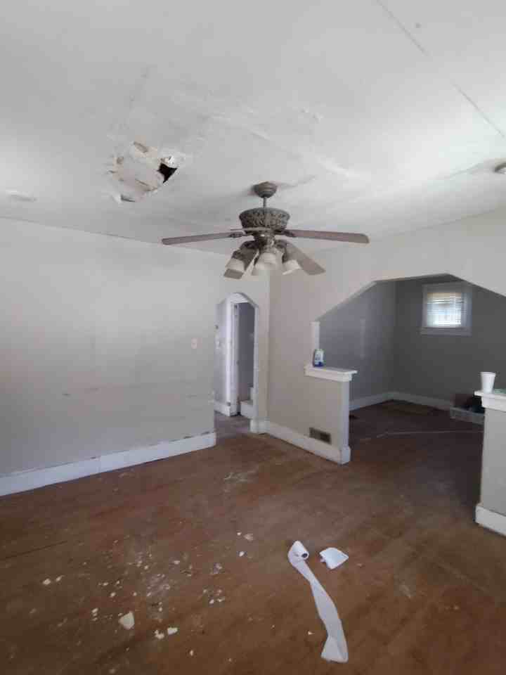 5217 Wren Ave - Photo 3 of 6