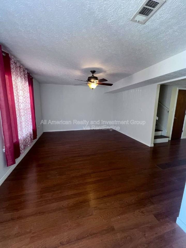 1815 Pointed Leaf Ln - Photo 2 of 10