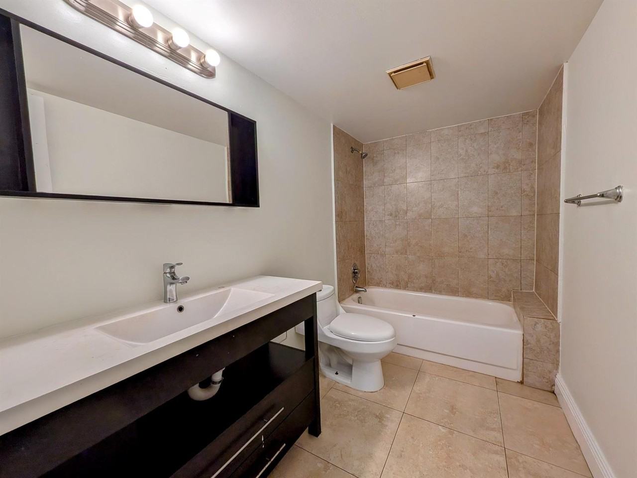 3119 Oakland Shores Drive #C110 - Photo 6 of 7