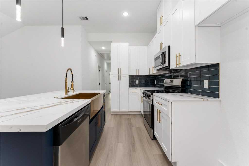 9406 Sandra St ##A - Photo 4 of 12