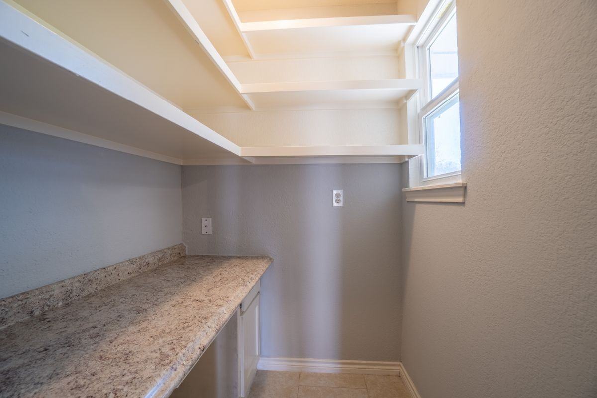 140 Lakewood Dr - Photo 5 of 39