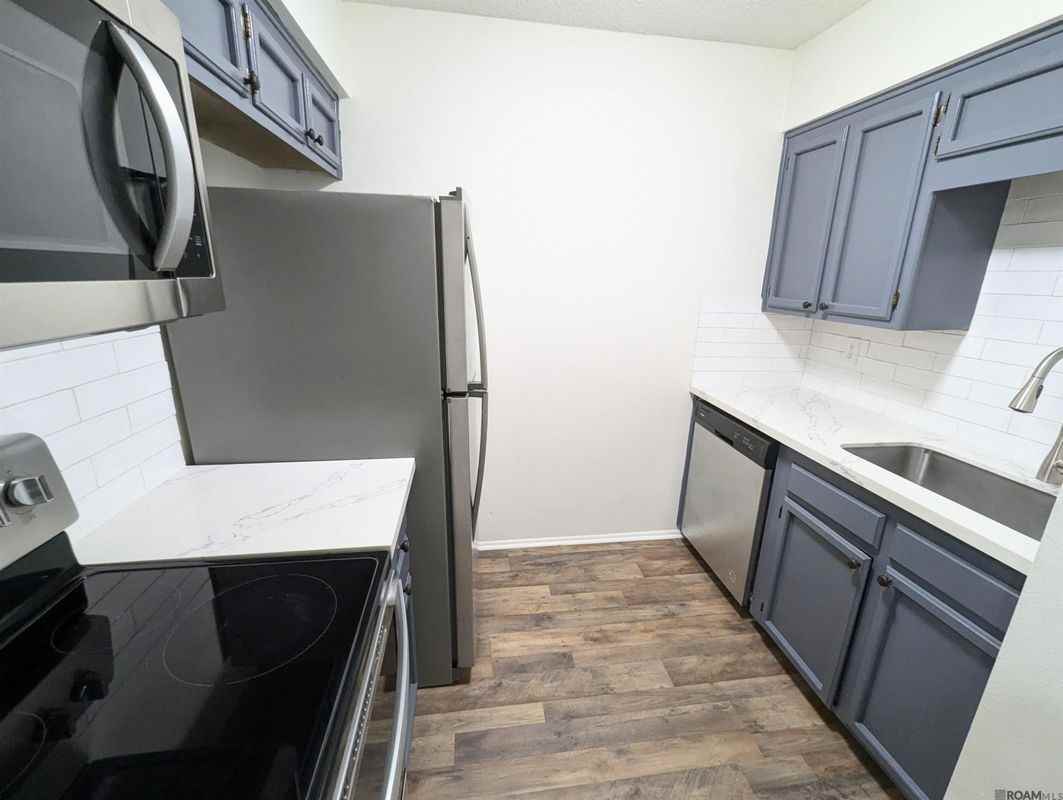 402 Lee Dr ##4b - Photo 2 of 8
