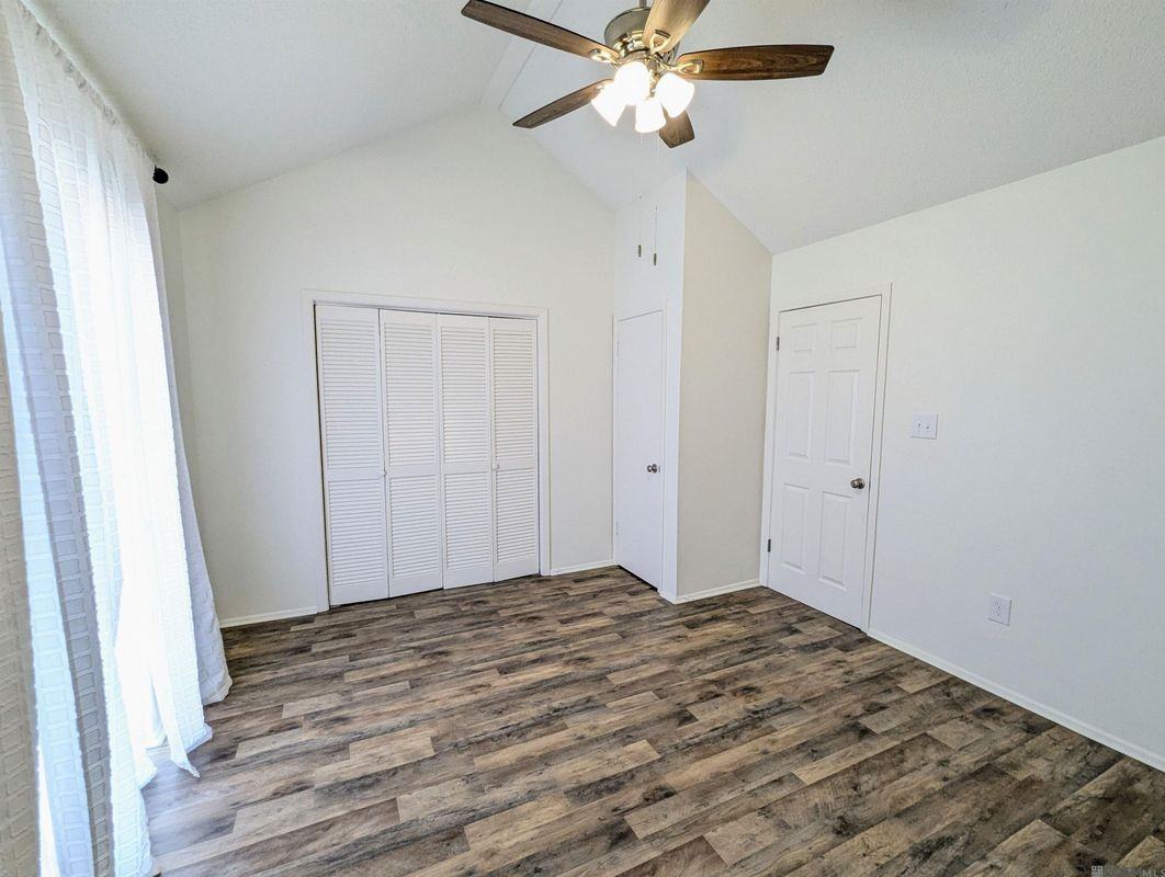 402 Lee Dr ##4b - Photo 4 of 8