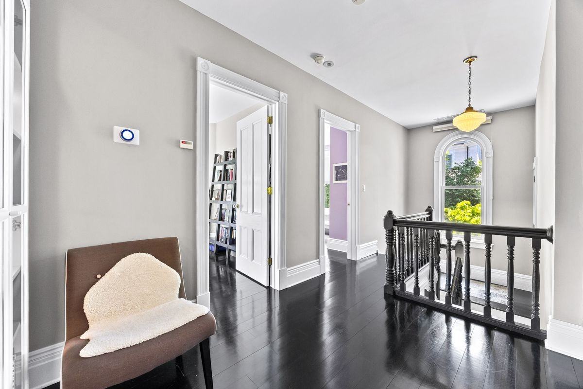 19 Howe Pl - Photo 5 of 37