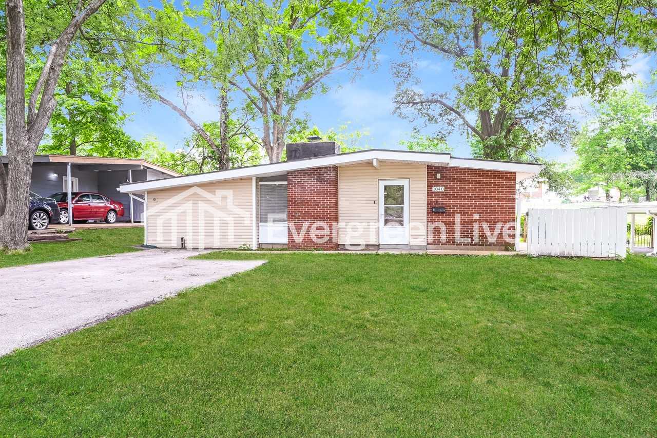 1040 Robinwood Dr - Photo 2 of 15