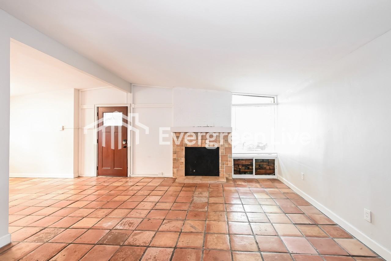 1040 Robinwood Dr - Photo 5 of 15