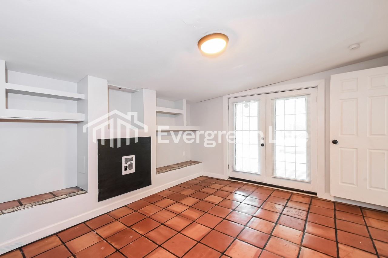 1040 Robinwood Dr - Photo 6 of 15