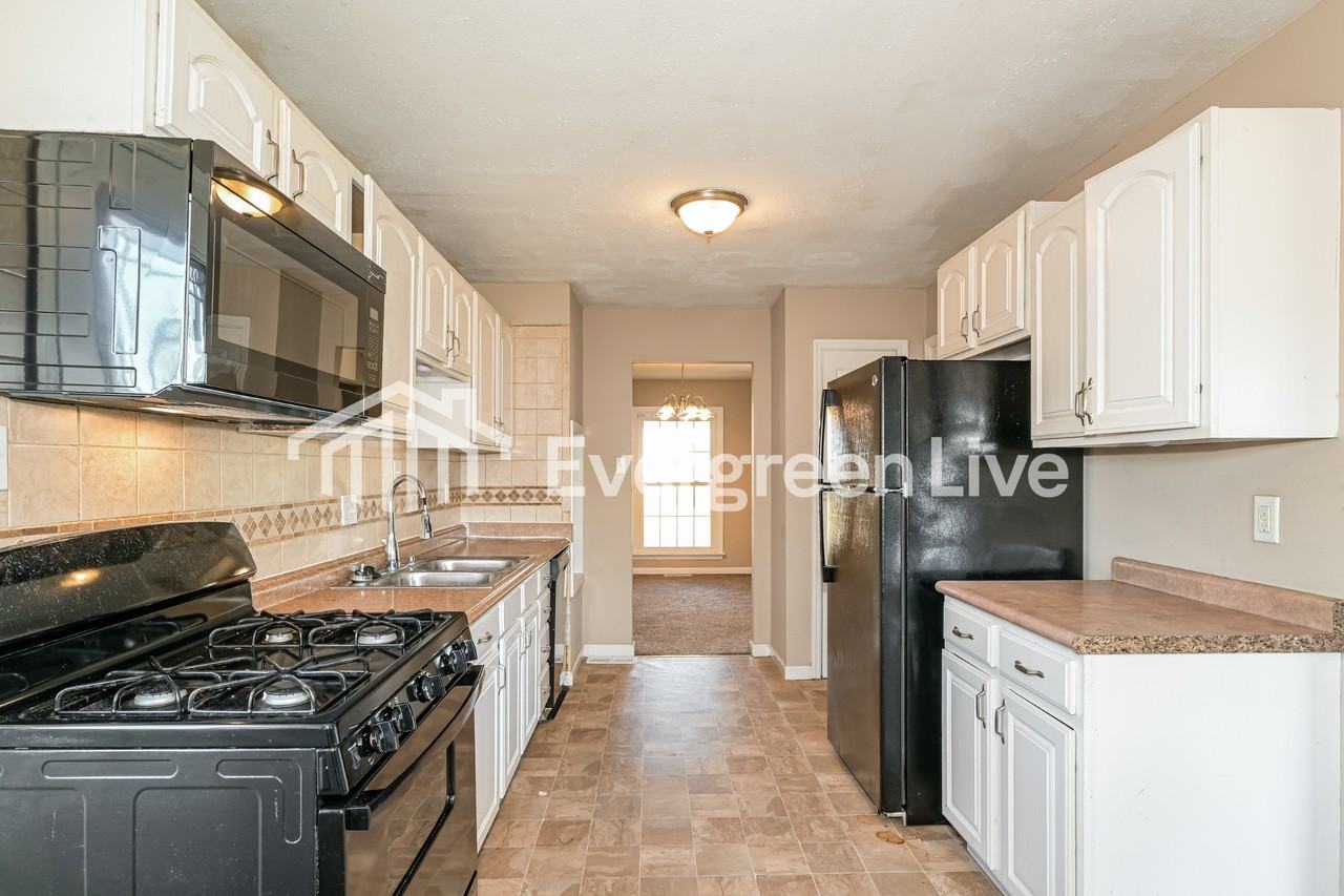 4902 Bristol Rock Rd - Photo 7 of 15