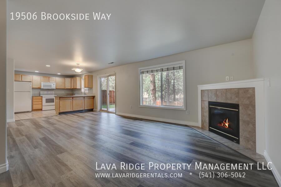 19506 Brookside Way - Photo 3 of 26