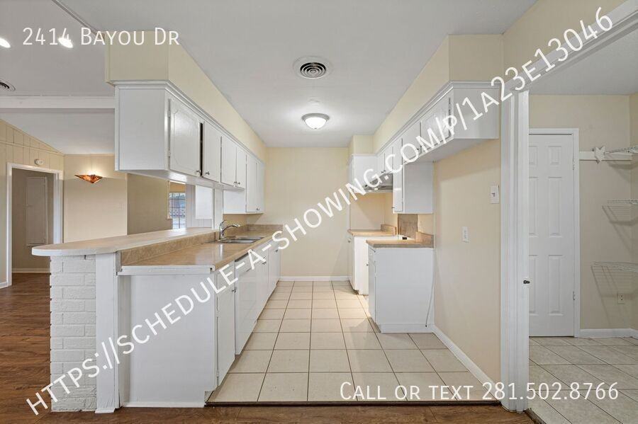 2414 Bayou Dr - Photo 5 of 14