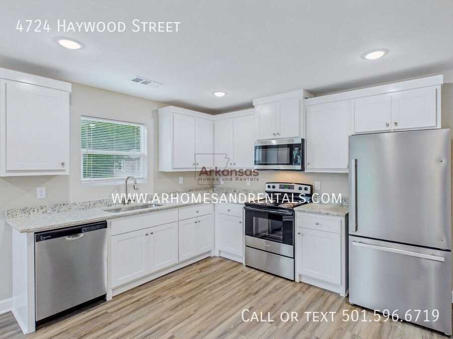 4724 Haywood St - Photo 4 of 15
