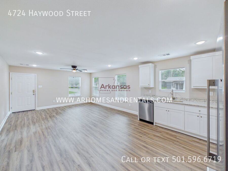 4724 Haywood St - Photo 5 of 15